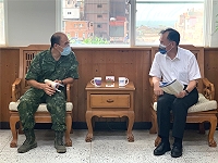 指揮官拜會縣長。(圖/文:賴閩蝶)