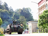戰備部隊駕駛CM21甲車機動進入戰術位置。(圖/文:程婉琳)