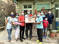 　110年北竿鄉模範父親陳尚武接受公所及代表會表揚。（圖／文：陳鵬雄）
