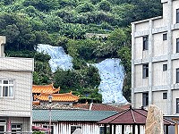 　北竿后澳村聚落後方邊坡在87水災時出現坍方，只差一步就危及聚落民宅。（圖／文：陳鵬雄）