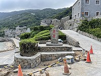　芹壁南面山入口地標石周邊展開景觀復原工程。（圖／文：陳鵬雄）