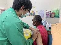 　連江縣高端疫苗24日首波開打，縣立醫院3人接種完畢，身體無恙。（圖／文：馮紹夫）
