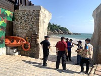 隨著水上活動熱季來到,消防局執行110年度地區第三季水域遊憩活動安全聯合稽查,現勘南竿各主要沙灘再召開協調會。(圖:連江縣消防局)