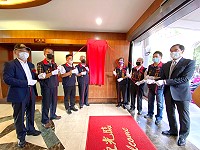 海巡之友總會金馬澎分會26日10時成立暨揭牌典禮,與海巡同仁站在一起守護海洋。(圖:馬祖岸巡隊)
