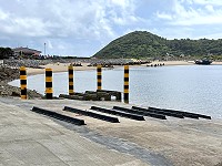 　馬鼻灣漁船上架場完成防撞碰墊裝設工程。（圖／文：陳鵬雄）