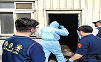 　防堵非洲豬瘟入侵，縣府及移民署於日前共同擴大清查地區小吃店、飲食店、餐廳、養豬場等10餘處，並未發現有使用標示不清、來路不明之肉品的情形。（圖：移民署）
