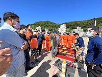 　強化水上救生能力，北竿消防隊28日結合義消以及駐地岸巡單位共同實兵演練海上救溺科目。（圖／文：陳鵬雄）