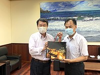 　農委會水保局長李鎮洋拜會縣長劉增應，並前往復興村現勘油庫邊坡崩落情形。（圖／文：馮紹夫）