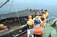 　馬祖海巡隊3日在高登海域查扣無船名大陸漁船及3名漁民帶回福澳港；漁民PCR核酸檢測均為陰性。（圖：馬祖海巡隊）
