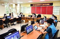 　縣指揮中心第83次防疫視訊會議由劉增應主持；兼顧防疫與民眾生活品質，配合中央規範適度放寬管制並持續落實入境快篩及防疫作為。（圖／文：曹重偉）