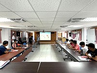 　推廣水產品溯源系統，縣府產發處邀北竿養殖戶及漁民說明並協助申請。（圖／文：陳鵬雄）
