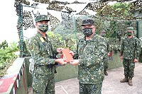 　司令徐上將視導莒光部隊，勗勉官兵辛勞。（圖／文：司令部新聞官提供）