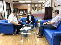 針對馬祖觀光產業發展,觀光局長張錫聰22日上午至立法院拜會立法委員陳雪生。(圖:立委陳雪生辦公室)