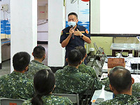 地方警察局前往駐台中心隊官兵進行預防犯罪宣導。(圖/文:程婉琳)