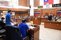 　議會臨時會28日進行審計室報告審核本縣109年度總決算暨附屬單位決算及綜計表，由審計部台灣省基隆市審計室主任楊一芳報告。（圖／文：曹重偉）