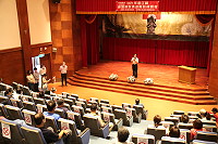 　交旅局辦理導覽解說員進階訓練課程，讓線上導遊及領隊提升導覽專業技能，縣長劉增應到場為學員加油打氣。（圖／文：吳嘉榮）