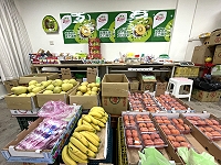 　塘岐中山路一家水果專賣店試營運，店內商品眾多滿足在地軍民需求。（圖／文：陳鵬雄）
