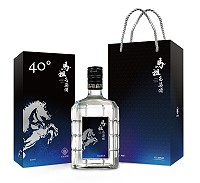 遊客只要在秋冬季節到馬祖旅遊,即可參加2021馬祖藍眼淚紀念酒免費贈酒活動。(圖:交旅局)