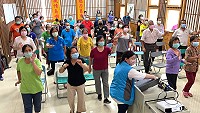 　連江縣衛生福利局長照宣導前進莒光，吸引滿場鄉親到場聆聽。（圖／文：宋幸儒）