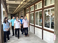 　110年公務人員高考9日登場，馬祖考區首日到考率48.72%；考試委員何怡澄昨日在相關人員陪同下巡視考場。（圖／文：馮紹夫）