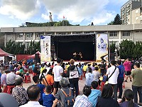 　「媽祖昇天祭」壓軸表演邀請「天馬劇團」帶來東方特技秀，團員們功夫了得再加上各種道具，技驚四座，贏得全場熱烈掌聲。（圖／文：曹重偉）