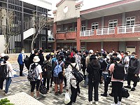 海大三系學生抵達馬祖並轉往北竿校區,府會首長19日上午於福澳碼頭熱情歡迎大家的到來。(圖:吳嘉榮、海洋大學)