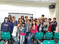 馬媳會多元文化女性心靈培訓小教室,邀請「仙女老師」余懷瑾用她自己的故事,讓學員上了一堂有溫度的課程。(圖:芳草文創工作室)