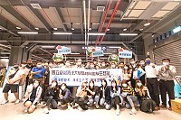 海大校長許泰文18日在基隆西岸碼頭旅客中心主持學生赴馬祖學習啟航儀式暨海洋經管系19日到馬祖後第1堂課同學健行至北竿百年山城芹壁。(圖:海大馬祖校區)