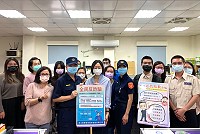 　防止新住民被詐騙，南竿警長李政餘率隊至衛福局新住民服務中心宣導。（圖：南竿警察所）
