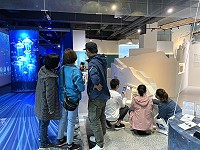　文化處110年馬祖場館升級計畫劇場系列手機攝錄影實務課程歡喜落幕，學員們經過專家指導，拿著熟悉的手機將馬祖的美麗記錄下來。（圖／文：曹重偉）