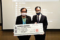 　臺灣劉姓宗親會總會由總會長劉志清率團專程抵馬參訪，並捐贈連江縣社會福利公益基金20萬元；縣長劉增應感謝宗親們熱心義舉。（圖／文：曹重偉）