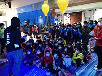 　仁愛國小秋遊帶領學生們參觀《藏水覓趣》展覽、進行校園跳繩競技活動，增進水下文化資產的認識之外，也強化孩子們健康體魄。（圖：仁愛國小）