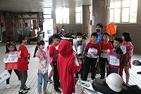 　仁愛國小英語日推出烏魚子遊戲之定向越野闖關活動，讓孩子快樂學習英文。（圖／文：吳嘉榮）