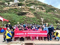 因應東北季風增強,環資局於27日在東引鄉東堤澳口舉辦110年金秋季淨灘,軍民一起攜手守護海洋。(圖:連江縣環資局)