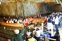 　《海島來相見》第3波詩歌交響樂7日北海坑道演出，由指揮張聖潔率4位台灣聲樂家、馬祖雅韻合唱團共同演出，帶給聽眾心靈感動。（圖／文：曹重偉）