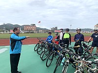 　體育會自由車委員會7日舉辦體育季自行車秋騎活動，20多位車友騎車暢遊南竿。（圖／文：馮紹夫）