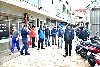 東引鄉民代表會定期大會,所會一行人考察南澳村落,瞭解住宅區環境品質。(圖/文:陳其敏)