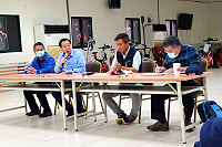 　連江縣政府產發處長林志豐，率農林、漁牧、工商等單位科長到東引瞭解相關業務推動概況，並與議長張永江、鄉長林德建等人共商地方產業發展目標及經營方式。（圖：東引鄉公所）