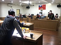 　南竿鄉代會第1天鄉政總質詢，鄉代們針對墓政業務、復興村老人活動中心、獅子市場管理等多項議題提出質詢。（圖／文：吳嘉榮）