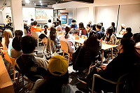　馬祖國際藝術島暖身「島嶼釀講堂」18日在日光春和舉辦風格旅店，用口碑創造好生意講座，由台南友愛街旅館總經理林建鋒現身說法。（圖／文：曹重偉）