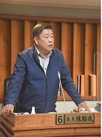 　議員陳貽斌進行質詢。（圖／文：馮紹夫）