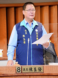 　議員陳玉發進行質詢。（圖／文：曹重偉）