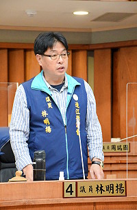 　議員林明揚進行質詢。（圖／文：曹重偉）