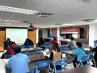 　交旅局25日在北竿舉辦4鄉首場旅宿業軟體實地改造計畫遴選說明會，業者參與十分踴躍。（圖／文：陳鵬雄）