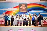 　衛福局在國際志工日同步表揚縣110年度各界推薦績優志工、保健志工及托育人員，感謝他們的犧牲奉獻、無私付出。（圖／文：曹重偉）
