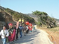 西莒島西路境慶元宵,迎神出巡熱鬧場面。(圖/文:陳樂團)
