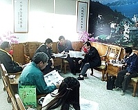　馬祖國家風景區管理處處長張振乾等一行就今年工作計畫，向縣長陳雪生做簡報，雙方並進行熱烈討論。（圖／文：曹重偉）