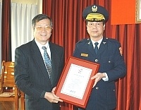 　連江縣警察局昨日上午舉行ＩＳＯ９００１（２０００年版）頒證儀式，在標準作業體系下，提供縣民最優質的警政服務。（圖／文：張登傑）