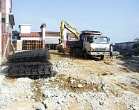 　馬祖酒廠進行廣場地坪整建工程，還要做整體意象規劃，未來將以全新面貌與鄉親見面。（圖／文：曹重偉）
