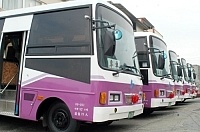 　馬祖觀光卡蹓公車，昨日上午九時在介壽廣場舉行啟用典禮，二代卡蹓公車具有四項配合觀光的創新配套設備。（圖／文：張登傑）